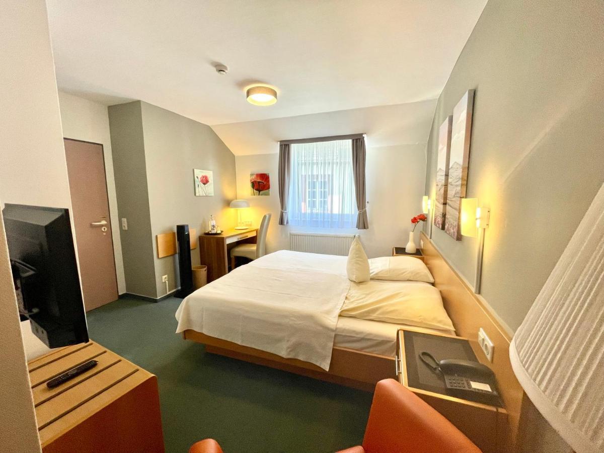Hotel Saarburger Hof エクステリア 写真